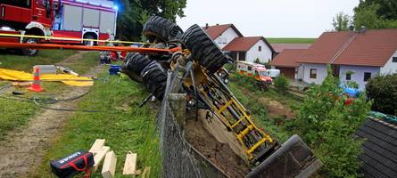 Tödlicher Radladerunfall: Arbeitsgerät quetscht 56-Jährigen ein