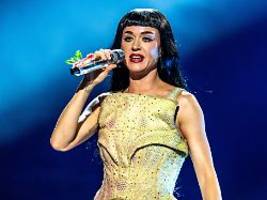 Der ihr durch die Lappen ging: Katy Perry nimmt Verlobung ihres Ex' aufs Korn