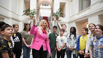Schüler im Berliner Abgeordnetenhaus: Politikerin gewährt überraschende Einblicke