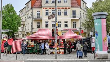 Wirbel um eine Uhr: Steht der Wochenmarkt in Karlshorst vor dem Aus?