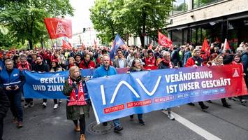 „Wir kämpfen weiter“: Hunderte protestieren in Berlin gegen Stellenabbau bei IAV