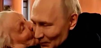 Nach Umfragetief für Wladimir Putin: Inszenierte Küsschen