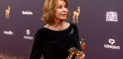 senta berger kämpft gegen ein leben mit rollator