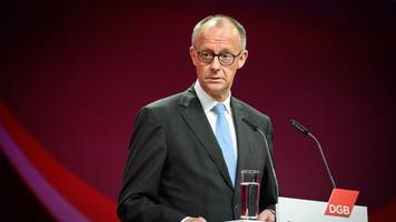 Lacher und Buhrufe, als Merz vor DGB von Rentenreform spricht