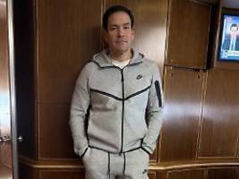 venezuela' in air force one: rubio irritiert mit auftritt in maduro-trainingsanzug