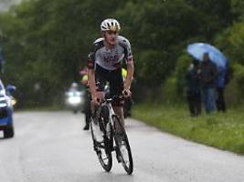 Zwei Stürze auf Unwetter-Etappe: Kurioses Giro-Finish: Spanier Arrieta  biegt falsch ab und gewinnt trotzdem