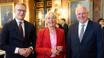 digitalminister in hamburg: was künftig alles online möglich sein soll