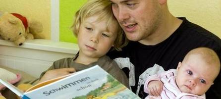 „Für Väter sind die ersten Monate entscheidend“: Interview mit einem Väternetzwerker
