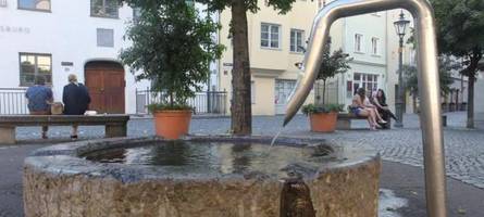 auf der suche nach „stress“: junge männer greifen in der augsburger altstadt mehrere passanten an