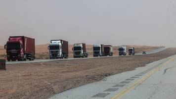 Neue logistische „Lebensader” durch die Wüste sorgt für gigantische Truck-Kolonnen
