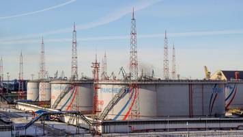 Russisches Ölterminal steht nach ukrainischem Drohnenangriff in Flammen
