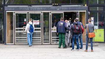 Weil Uni bröckelt, sind Studenten plötzlich ausgesperrt