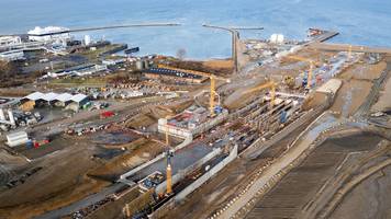 Dänemark beginnt damit, 89 riesige Betonblöcke mit einer Länge von 217 Metern und einem Gewicht von 73,5 Tausend Tonnen in der Ostsee zu versenken, um den längsten Unterwassertunnel der Welt zu bauen und das Land in 10 Autominuten mit Deutschland zu v