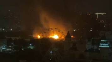 Videos zeigen Großbrand in Moskauer Freizeitpark