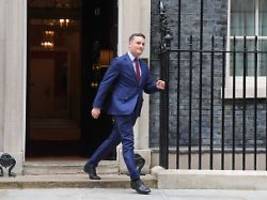 Offener Angriff auf Premier: Britischer Minister setzt Starmer mit Rücktritt unter Druck