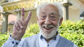 und dann singt dieter hallervorden „palim palim“