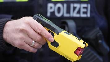 mann bedroht mit baseballschläger – polizei setzt taser ein