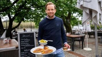 Maischolle essen in Hamburg: Dieses Restaurant serviert Gästen gleich zwei