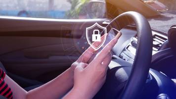 Neue Hightech-Betrugsmasche auf der Autobahn: Mann zapft 50.000 Handys mit „SMS-Blaster” an