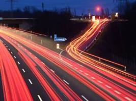 Urteil aus dem Verkehrsrecht: Lkw gegen Pkw: Crash durch gleichzeitigen Spurwechsel?