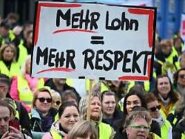 verdi fordert lohnerhöhungen: tausende streiken im handel - verzögerungen im supermarkt?