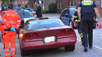Unfall in Kirchwerder: Corvette landet im Graben – eine Person verletzt