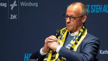 wieder buhrufe für merz – an einer stelle bekommt der kanzler überraschend beifall
