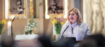julia klöckner: ich finde es gut, dass wir einen so jungen papst haben