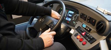 Körperliche Attacke in einem Linienbus in Augsburg:  Fahrgast schlägt Busfahrer