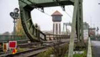 reparatur: brückensperrung stört bahnverkehr in oldenburg