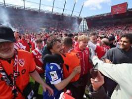 Aufstiegs-Drama in Liga 3: Cottbus bejubelt Aufstieg - Essen frisst Duisburgs Traum in letzter Minute auf