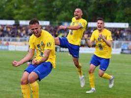 Sachsen erneut Meister: Leipziger Lokomotive fährt Richtung Profifußball - muss aber Umweg nehmen