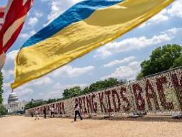 Verschleppte ukrainische Kinder: Ihnen wird das Recht auf Identität und Familienleben genommen