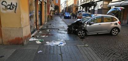 Italien: Auto rast in Modena in Menschenmenge - mehrere Verletzte