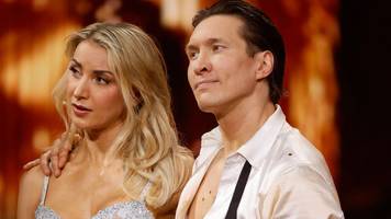 schlechteste „let's dance”-wertung: fans retten anna-carina woitschack