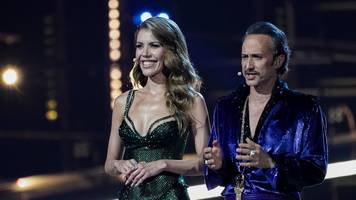 „Ist ihm klar, wie lächerlich er wirkt?”: Outfit von ESC-Moderator Michael Ostrowski sorgt für Gesprächsstoff