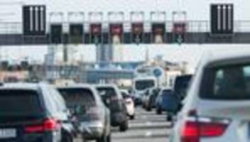 Rückreiseverkehr: A7 und A1: Stau in Richtung Hamburg nach langem Wochenende