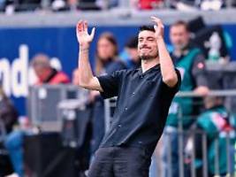 Krösche weicht heikler Frage aus: Eintracht-Fans rechnen mit umstrittenem Coach Riera ab