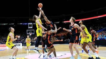 Alba erhält zum Auftakt einen bitteren Dämpfer