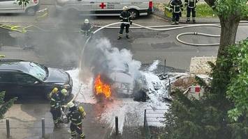 Smart brennt in Wilhelmsburg vollständig aus – Fahndung nach Brandstiftern
