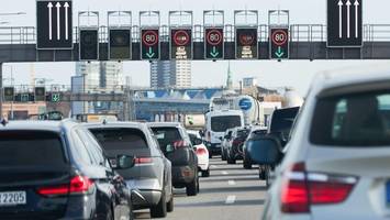 Volle Autobahnen nach langem Wochenende – hier staut es sich rund um Hamburg