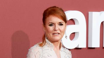 wahrsagerin mit zigaretten bezahlt: buch enthüllt bizarre geldpraktiken von sarah ferguson