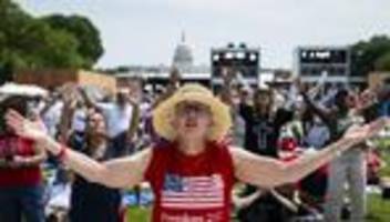 Christentum: Tausende versammeln sich zu Gebetsveranstaltung in Washington