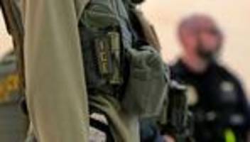 Umstrittene Razzien: ICE-Beamter wegen Schüssen in Minnesota angeklagt