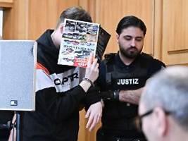 auf parkplatz überfahren: 18-jähriger wegen mordes an kind verurteilt