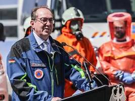 feldbetten und bunkerkataster: dobrindt will zivile verteidigung mit zehn milliarden aufrüsten