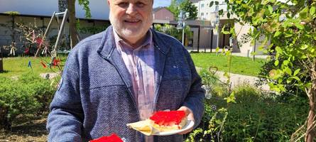 Erdbeerkuchenverkauf für den St. Vinzenz-Hospiz