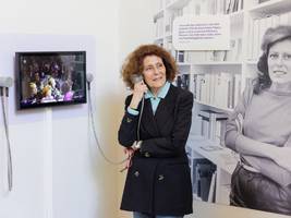 literatur: lässige frau, dabei spektakulär