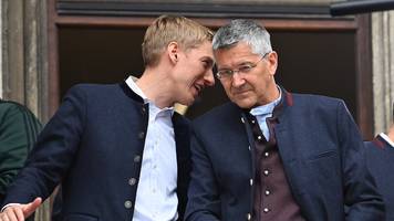Fieser Banner-Streich bei Meisterfeier: Bayern-Boss Hainer kontert 1860 mit trockenem Spruch