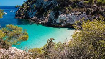 einer der schönsten der welt: traumstrand auf menorca bei neuem ranking dabei